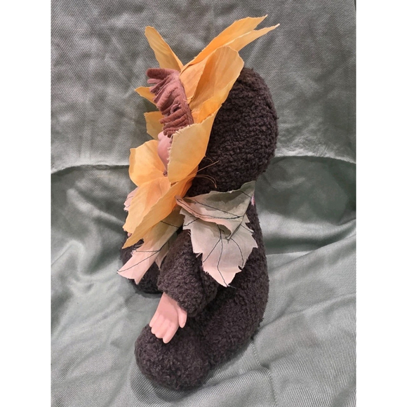 Geppeddo Cuddle Kids Porcelain Sun Flower Blossom Baby Doll - Picture 3 of 6